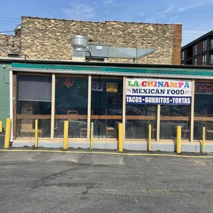 the outside of a restaurant