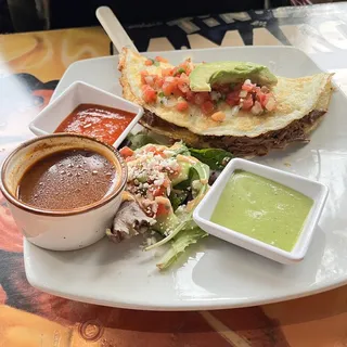 3P. QUESA-BIRRIA OMELETTE