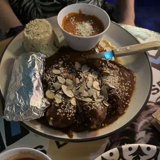3P. MOLE NEGRO CON POLLO