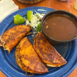 Quesa birria tacos