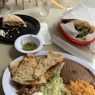 Quesadilla de Chicharron Prensado