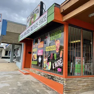 La Chiquita Paleteria Y Neveria