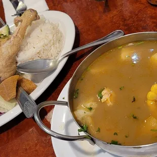 El sancocho de gallina una delicia. Unica de colombia