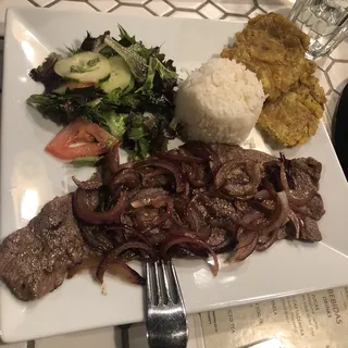 Bistec Encebollado