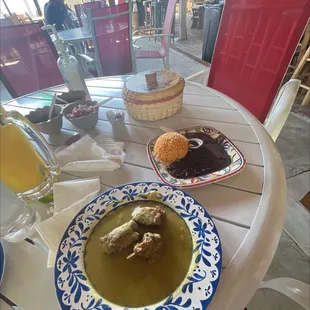 Aunq no lo crean estos tres pedazos de costilla de cerdo cuestan. 20 dólares