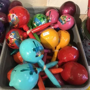 Juanita and Juan, very clever with maracas