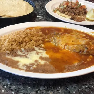 Chiles Rellenos Almuerzo