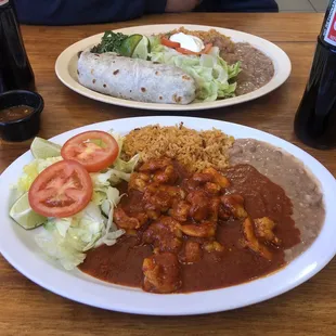 Camarones a la Diabla on the bottom and Combination de Dos on top