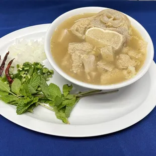 Menudo blanco con pata