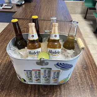 Cubetas de cervezas
      Pacifico ,Modelo, Corona, Negra modelo