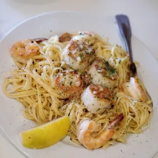 Shrimp and scallop scampi