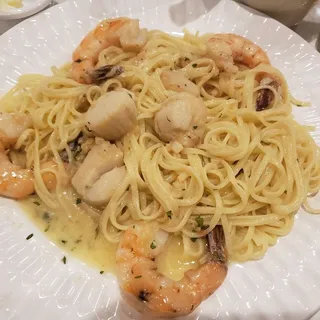 Shrimp & Scallop Scampi