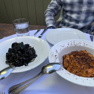Pasta Longa e su Nieddu de Seppia and pasta cruzza with sea urchin