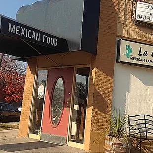 the front of a mexican food restaurant