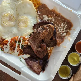 CHILAQUILES CON HUEVOS Y BISTEC (via Postmates)