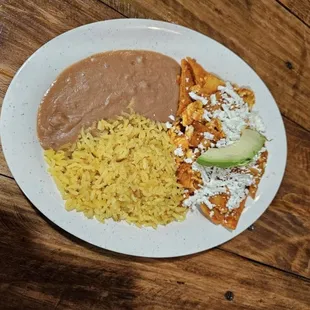 a plate of mexican food