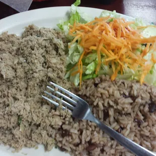 Shredded beef with rice, it is very good. The service is great and i like the variety.