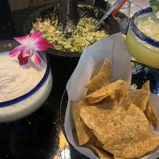 DELICIOUS table side guacamole