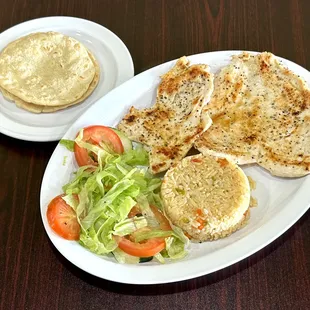 Pechuga a la Plancha (Grilled Chicken) with Salad, Rice and Tortillas