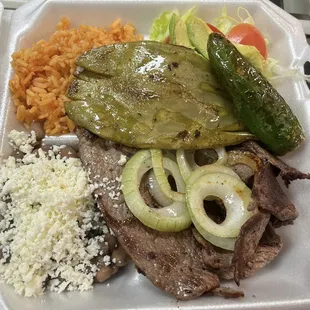 Bistec encebollado