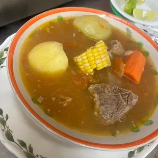 Caldo de res blanco