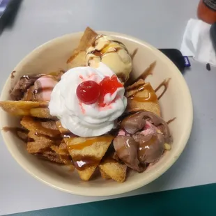 Chinuelos whit ice cream