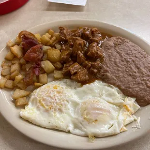 Huevo ranchero plate with carneguisada