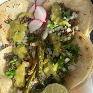 Tacos de asada con salsa verde