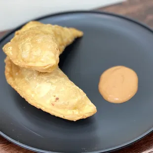 Pastelitos de Pollo / Res / Queso