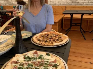 Lollipops Woodfire & Grocery