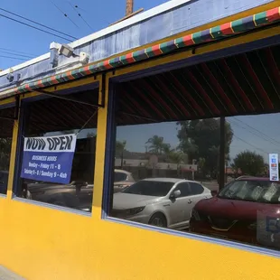 the outside of a restaurant