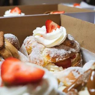 donuts, food, dough desserts