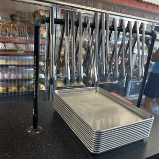 Tongs and tray to gather your items with