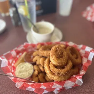 onion rings and dipping sauce