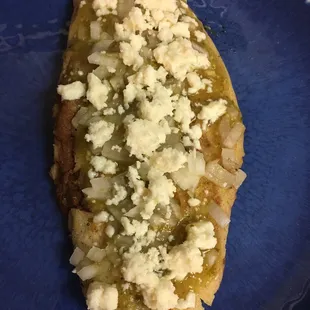 Huarache de frijol y queso.