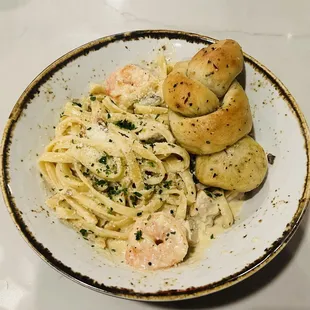 Went with the Chicken and Shrimp fettuccine -- GREAR choice!