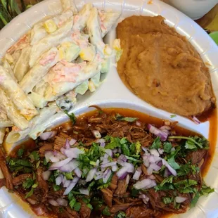 Plato especial
*birria
*pasta salad
*pork beans