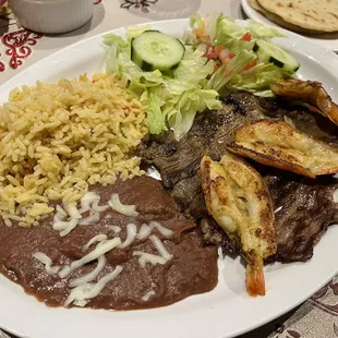 Mar y Tierra entree, side of pupusa shells