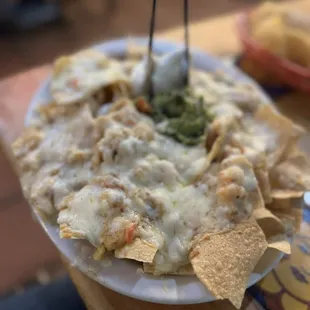 Los Arcos Nachos (fish and shrimp) on the appetizer menu