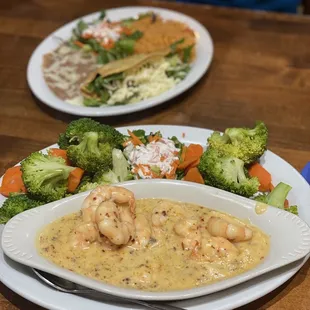 Aaron got a taco combo he&apos;s a picky bitch sometimes! My Mi Tierra delicious plump shrimp in a rich spicy buttery cream sauce naughty ;)