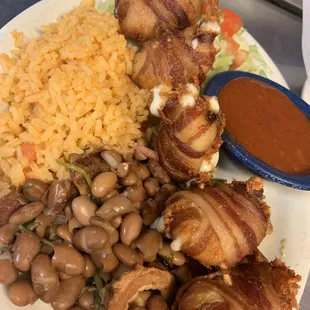 Diablitos rancheros, (shrimp rapped with bacon stuffed with cheese and jalapeño !)
