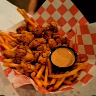 Gator nuggets platter with Cajun fries