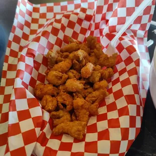 food, chicken wings and fried chicken