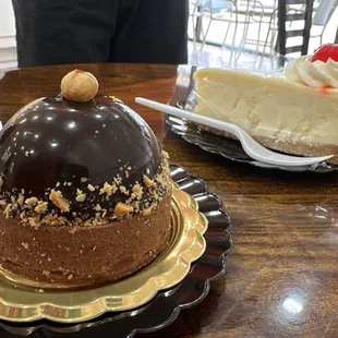Hazel nut bomb and cheese cake! Yummy