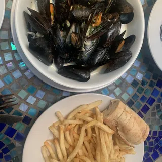 Moules Marinières   Frites