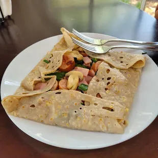 La Paris - ham, sausage, mushrooms, onion, Swiss cheese - delicious!