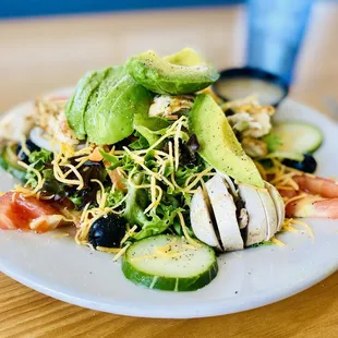 "JOAN OF ARC" salade de poulet! Salade et avocat! Viva la Salade de poulet et avocat! Yum yum yum w/avocado très bien! :)...