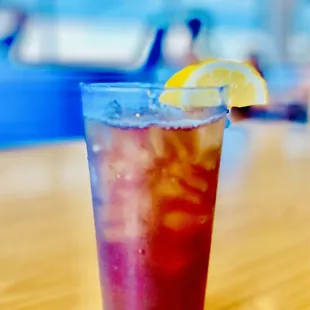 Lovely Unsweet Ice tea with fresh lemon.