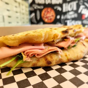 Goombah... bro the first picture on Yelp looks nothing like thistasty though