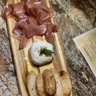 Burrata, Prosciutto & Crostini